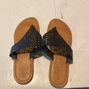 Universal Thread Sandals